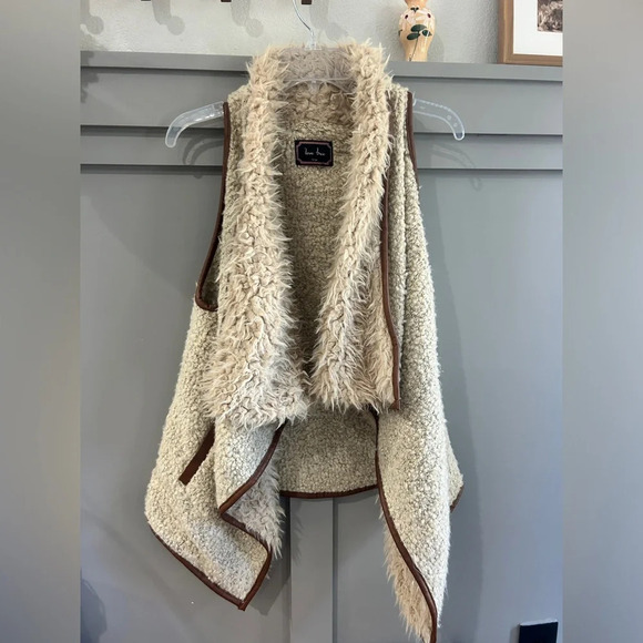 Love Tree Faux Fur Sherpa Vest with Vegan Leather Trim - Picture 6 of 6